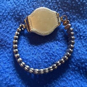 Elegant Vintage Silver Casing and band - sterling silver base